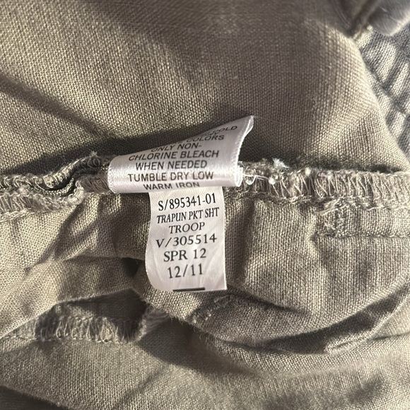 Banana Republic Khaki Green Shorts Size 8 - Picture 4 of 5